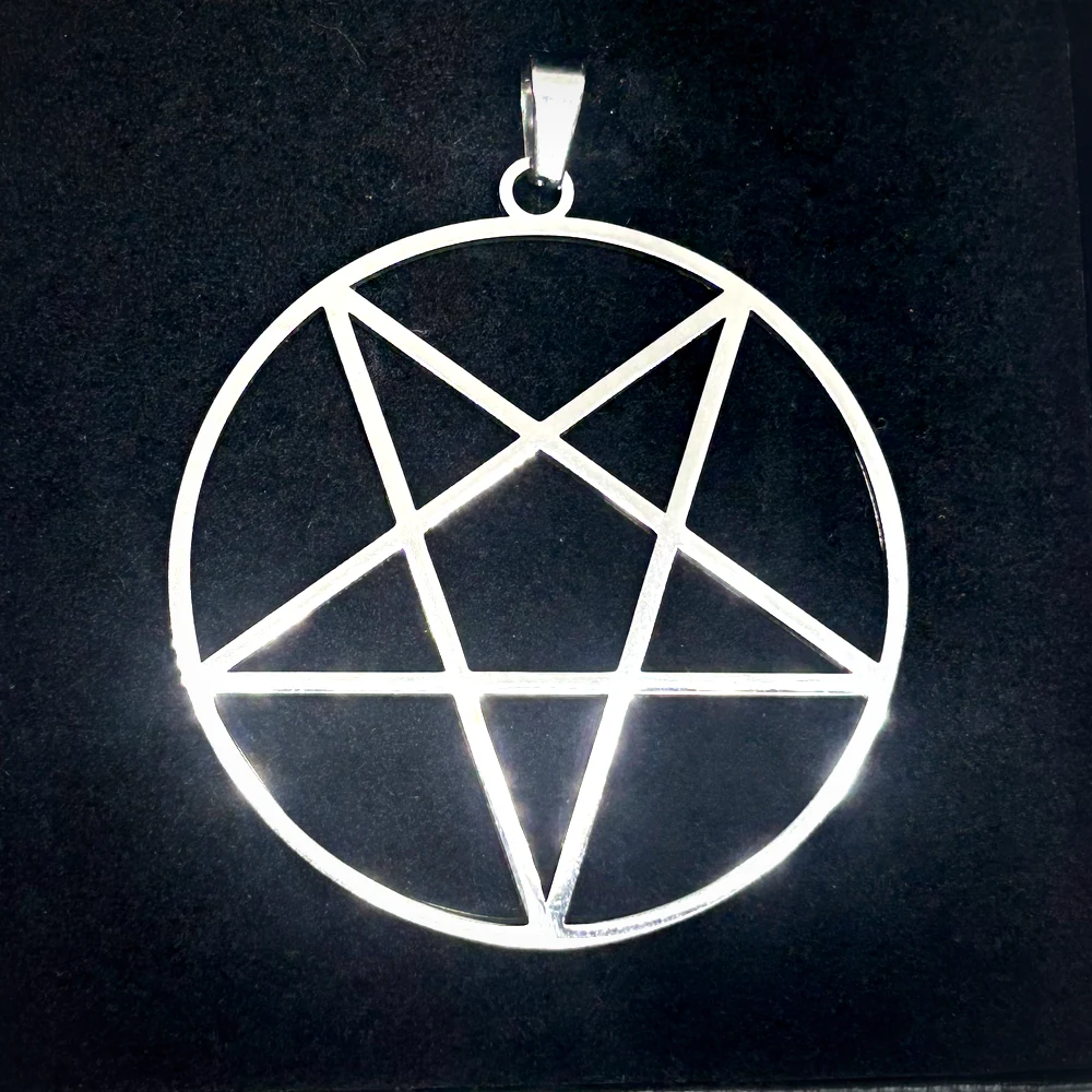 Exekutivní pentagram větší varianty 4,5 cm v dárkové krabičce – dva cípy vzhůru